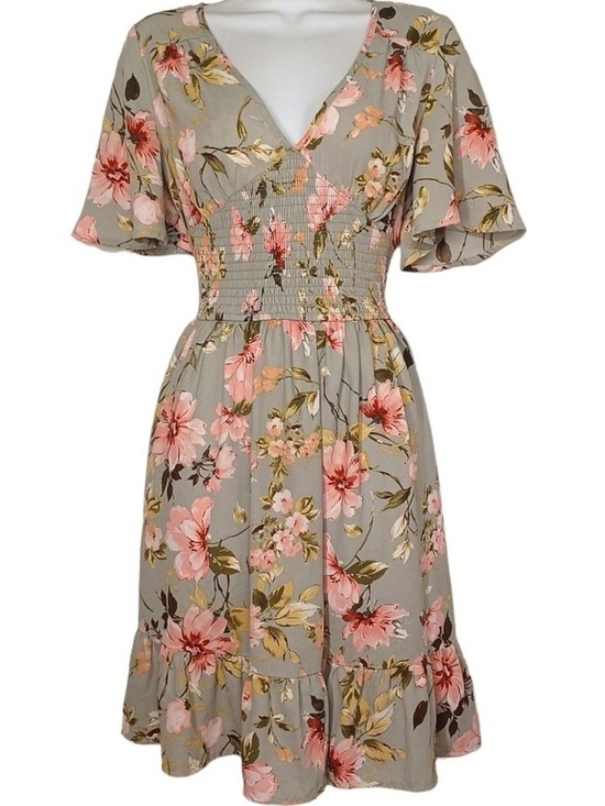 Xhilaration Dresses & Skirts - Xhilaration Sage Floral V-Neck Smocked Dress With Ruffled Hem Size XXL